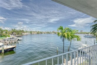 Building Photo - 2717 Yacht Club Blvd