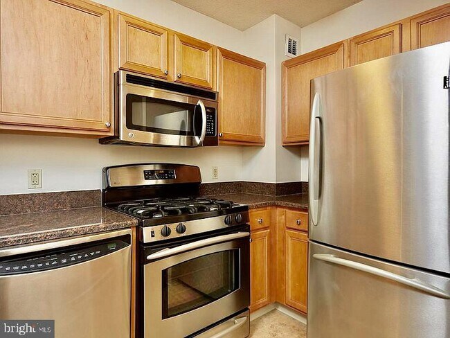 Foto del edificio - 7111 Woodmont Ave