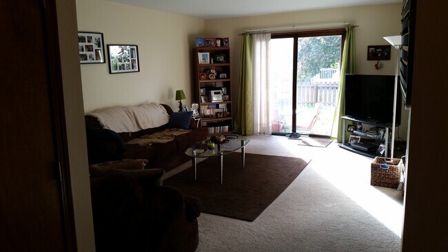 Family Room - 4861 Drayton Rd