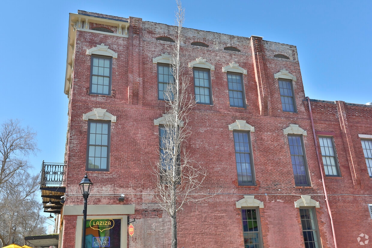 Building Photo - 901 Broad St