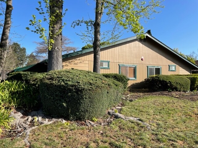 Building Photo - 325 Lincoln Ave