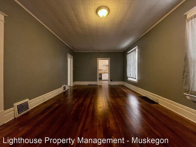 Building Photo - 2 br, 1 bath House - 1853 Leahy Street