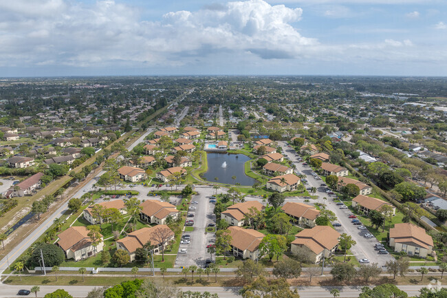 Building Photo - Pine Ridge South II