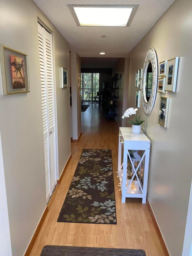 Foto del edificio - 4734 Lucerne Lakes Blvd