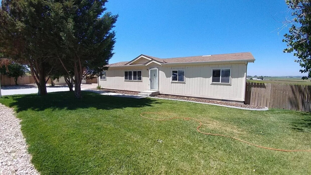 Primary Photo - Nice Rural Home with Yard