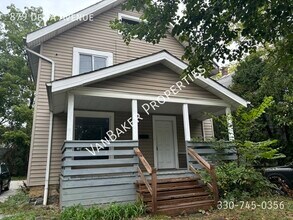 Building Photo - 879 Delia Ave