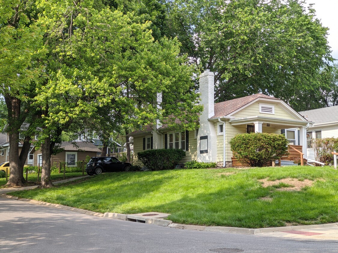 600 E 61st Terrace, Kansas City, MO 64110 House Rental in Kansas City