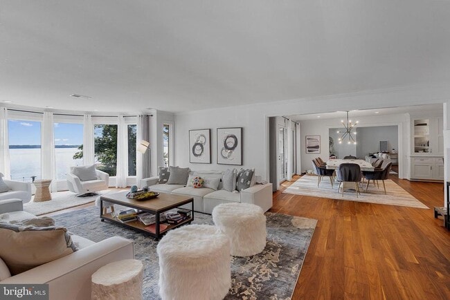 Building Photo - 5837 River Dr