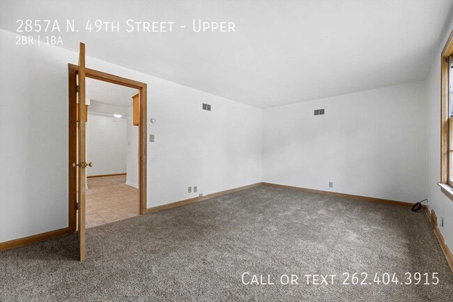 Building Photo - Two bedroom upper duplex in great Milwauke...