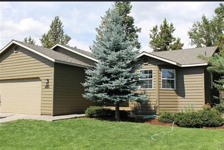 Building Photo - 482 SW Forest Grove Dr Building Photo - 482 SW Forest Grove Dr