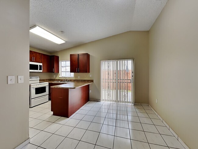 Foto del edificio - 2579 W 70th St