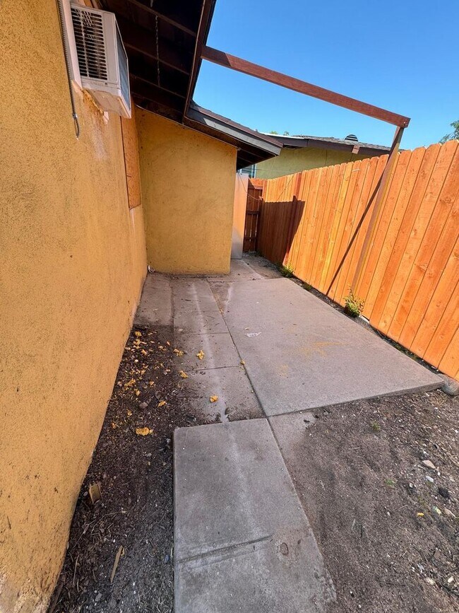 Building Photo - 10th St., 26911