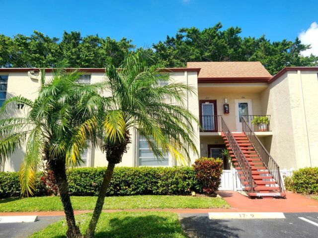 Building Photo - 17 Willowbrook Ln