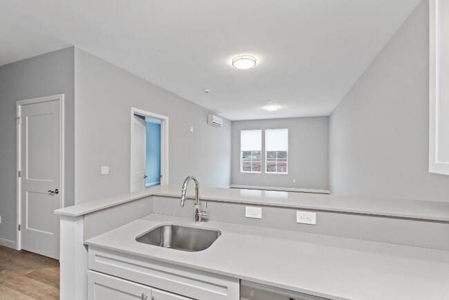 Building Photo - 33 Old Tavern Rd