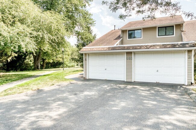 Foto del edificio - 592 Mountain Rd