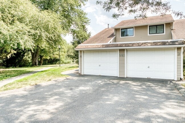 Photo - 592 Mountain Rd Townhome