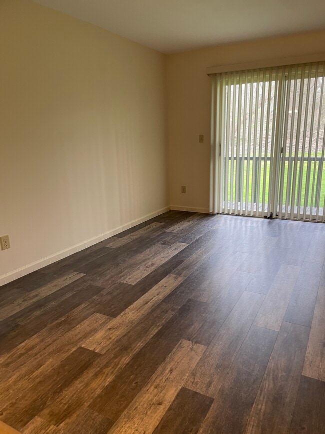 Building Photo - Hickory Hills Apartments