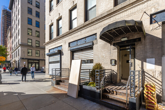 Entrance - 165 Hudson St