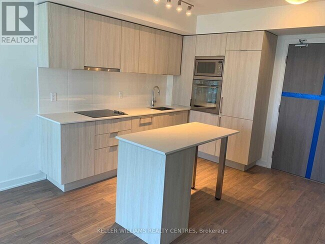 Photo du bâtiment - 576 Front St W