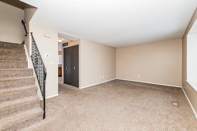 Building Photo - 5877 Taylorsville Rd