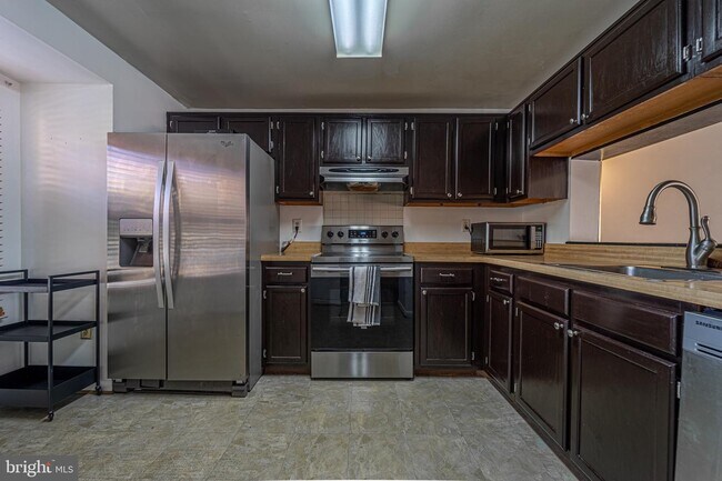 Foto del edificio - 8729 Ritchboro Rd