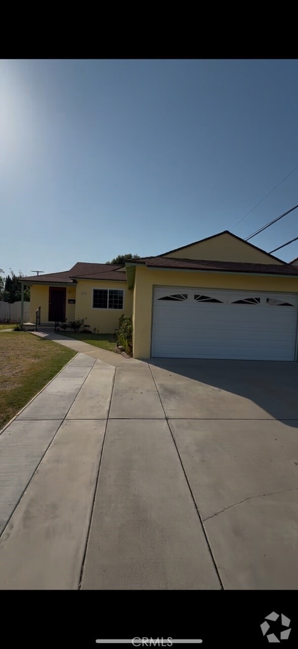 Building Photo - 9139 Cord Ave