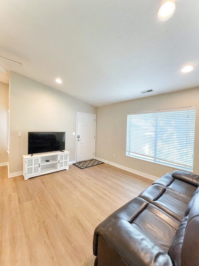Foto del edificio - 1525 Riverside Ave