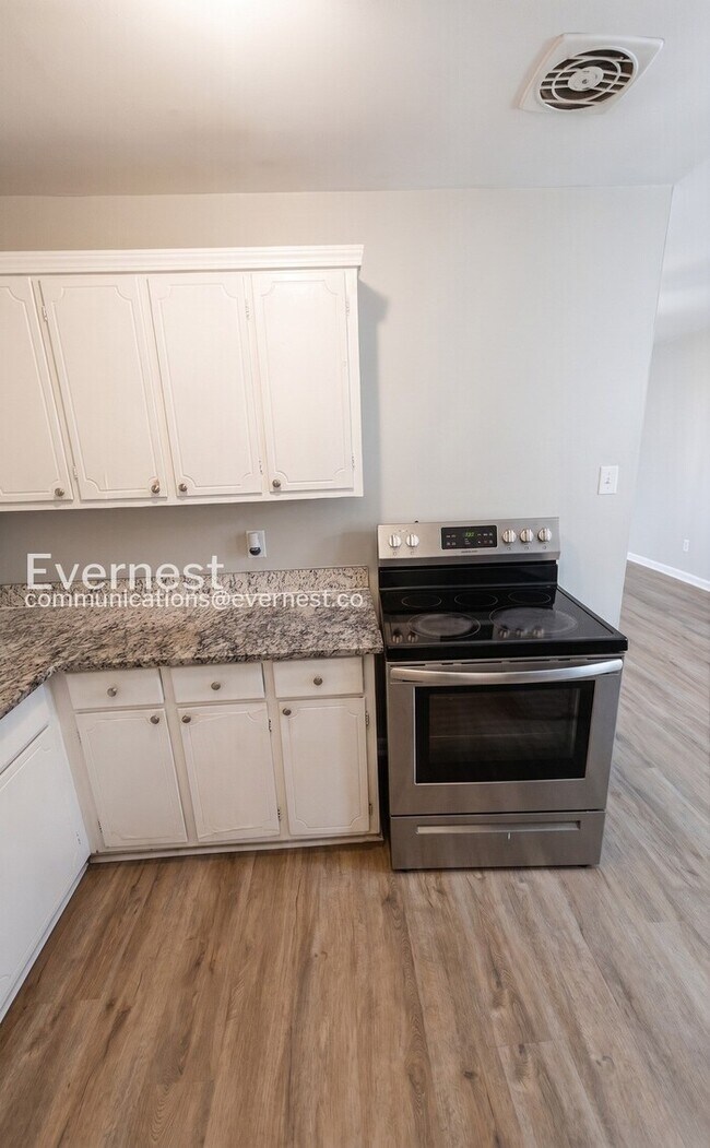 Foto del edificio - 6631 Baldwin Ct