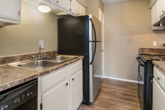 Foto del edificio - 7924 Emerald Crest Dr