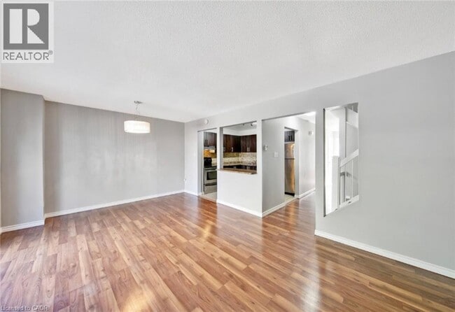 Building Photo - 6530 Glen Erin Dr