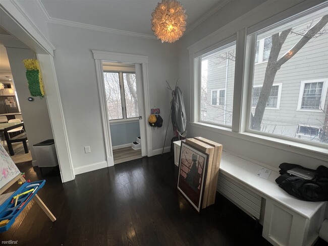 Building Photo - 4 br, 2.5 bath House - 219 Mason Ter Unit 219