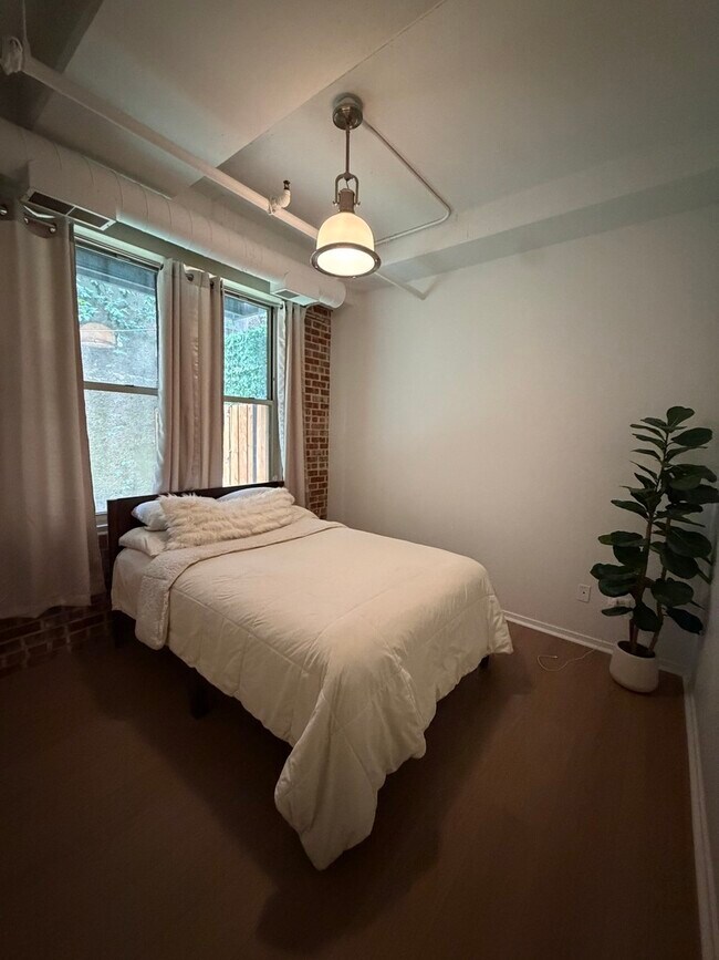 Foto del edificio - 1740 N Maplewood Ave