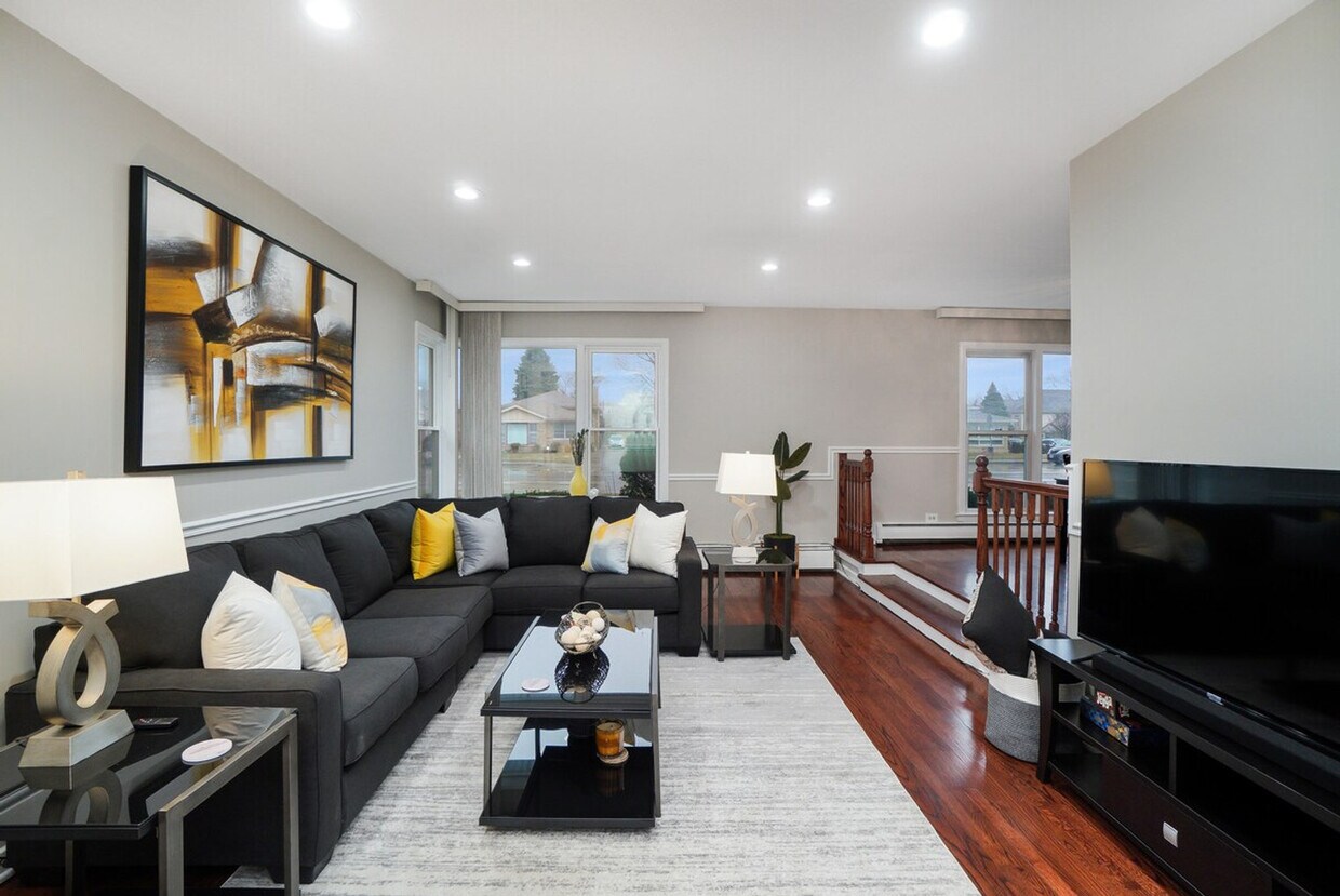 Foto principal - 7069 N Crawford Ave