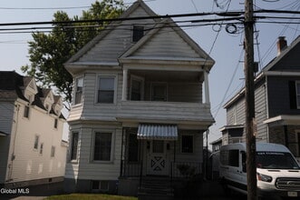 Building Photo - 1717 Lenox Rd