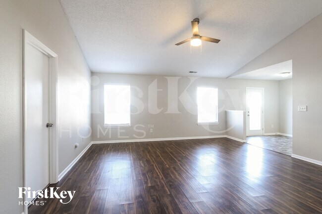 Foto del edificio - 9762 Trail Dr