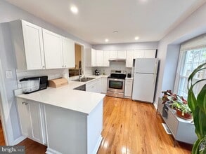 Building Photo - 9710 Lakepointe Dr
