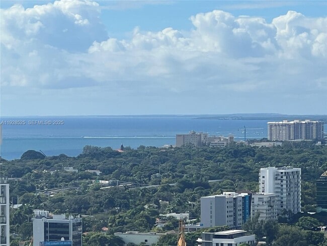 Foto del edificio - 185 SW 7th St