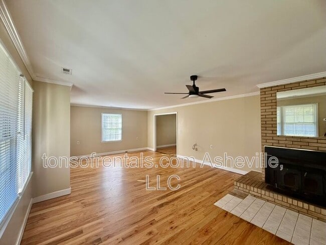 Building Photo - 161 Dogwood Dr