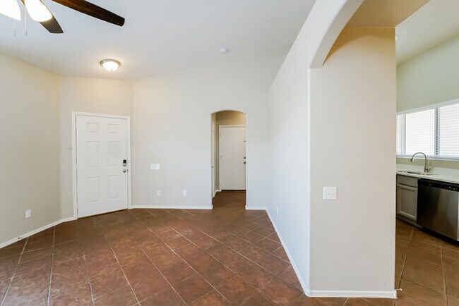 Building Photo - Inviting 3-Bedroom Home in Tucson, AZ
