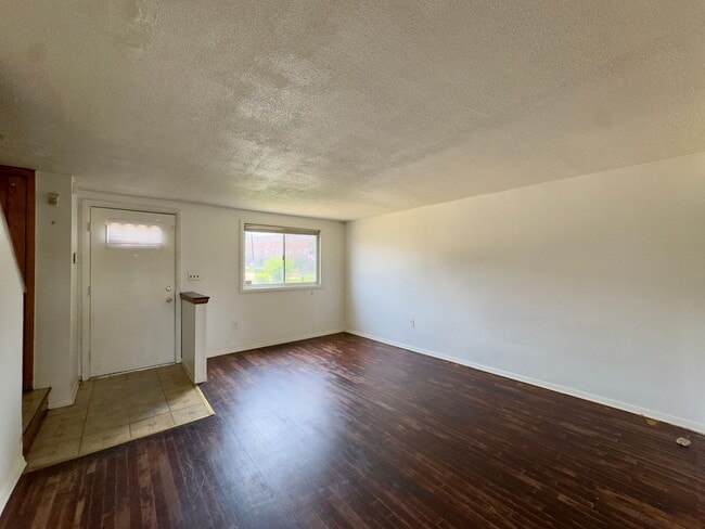 Building Photo - 5731 Denwood Ave