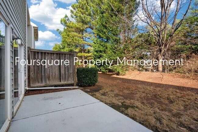 Building Photo - Townhome | Back Patio/ Privacy Fence | One...