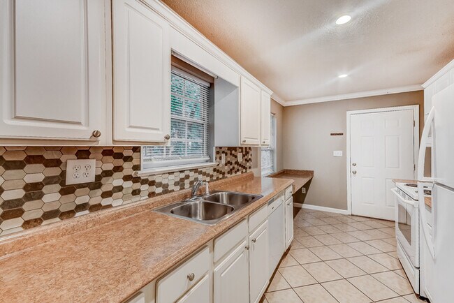 Building Photo - 3 Bedroom in McCalla