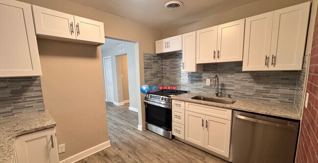 Building Photo - Newly RENOVATED Cozy 1-bedroom condo near Buckhead/Peachtree Hills