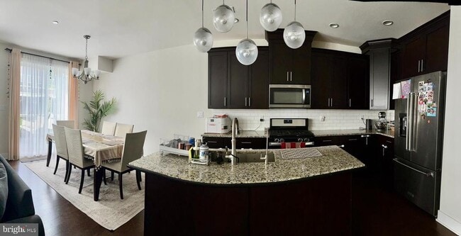 Building Photo - 607 Mockernut Ct