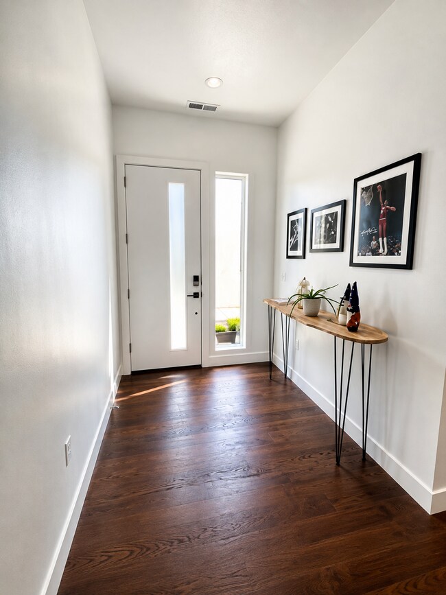 Building Photo - 2831 E Snowberry Dr