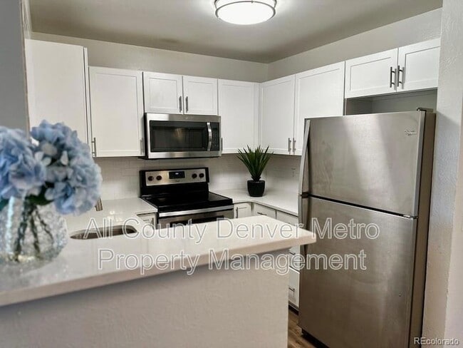 Foto del edificio - 7881 Allison Way