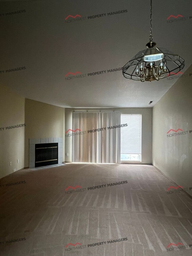 Building Photo - R152B