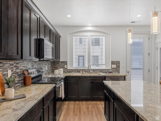 Foto del edificio - 4851 W Daybreak Pkwy