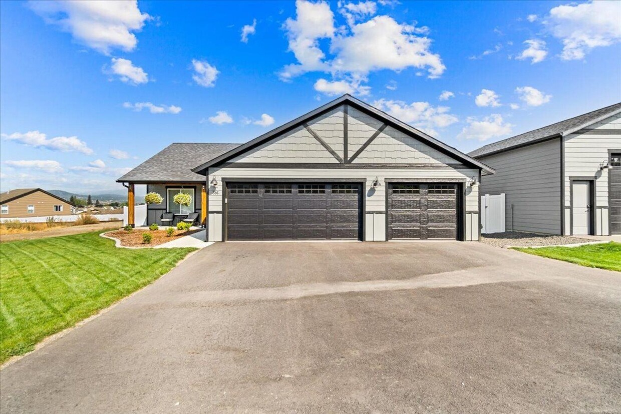 Foto principal - Beautiful New home in Post Falls