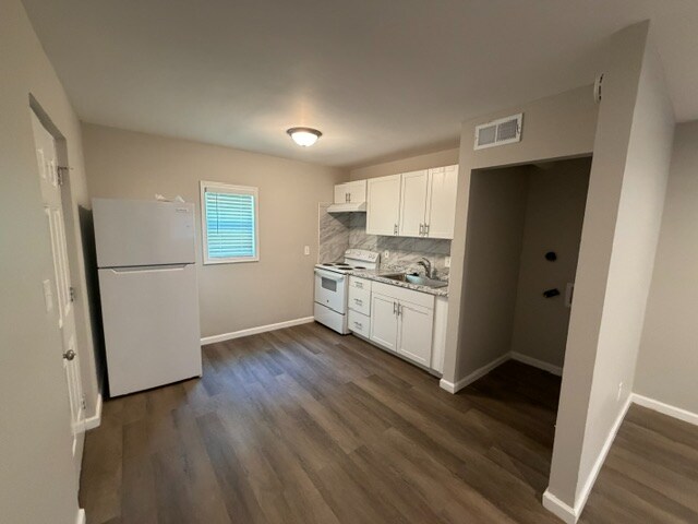Foto del edificio - Room in Apartment on Gresham Park Dr